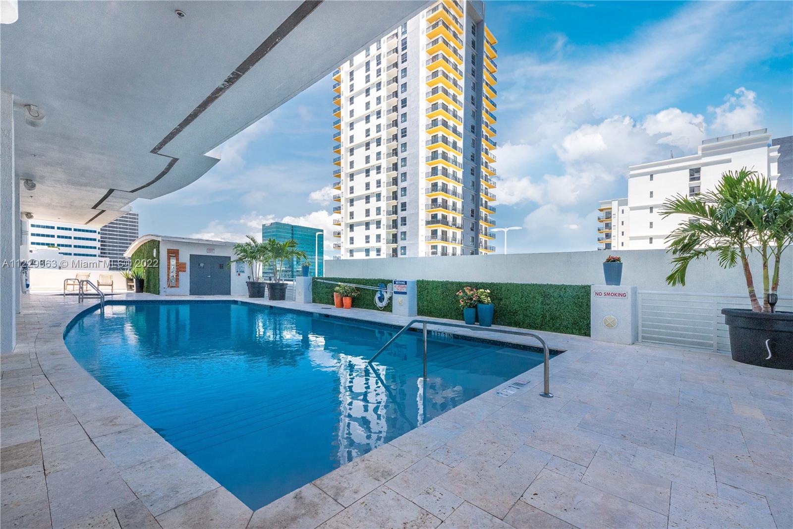 STRADA 315 CONDO - Residential