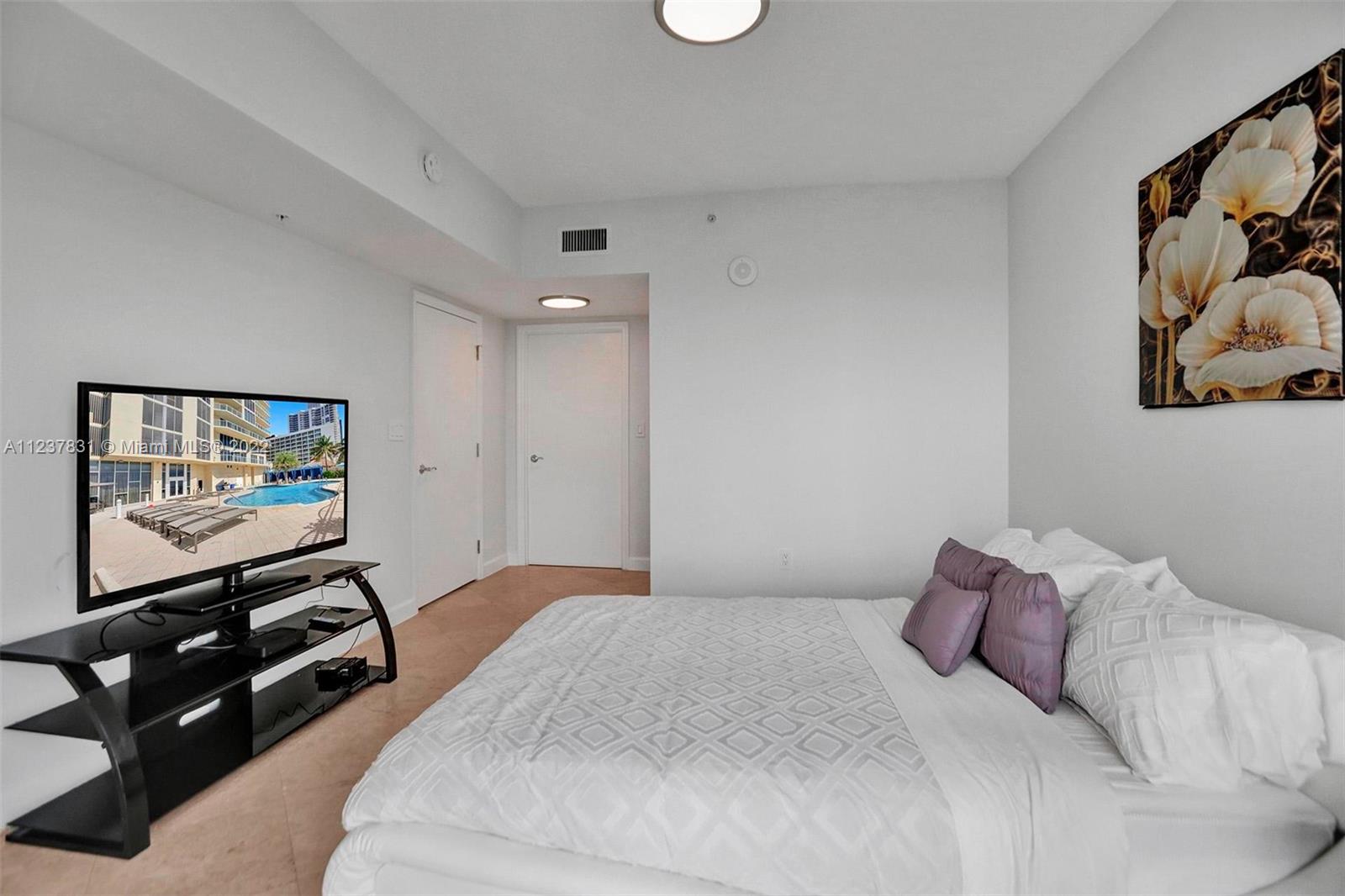 LA PERLA CONDO - Residential