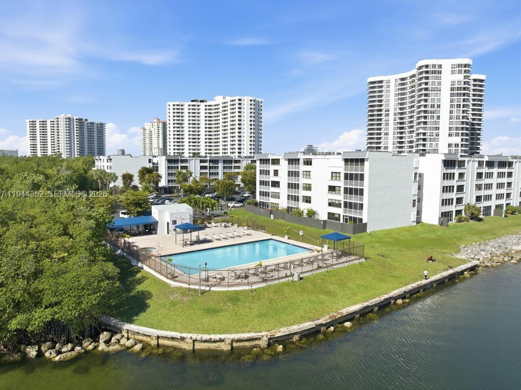 SOUTHVIEW AT AVENTURA CON - Residential