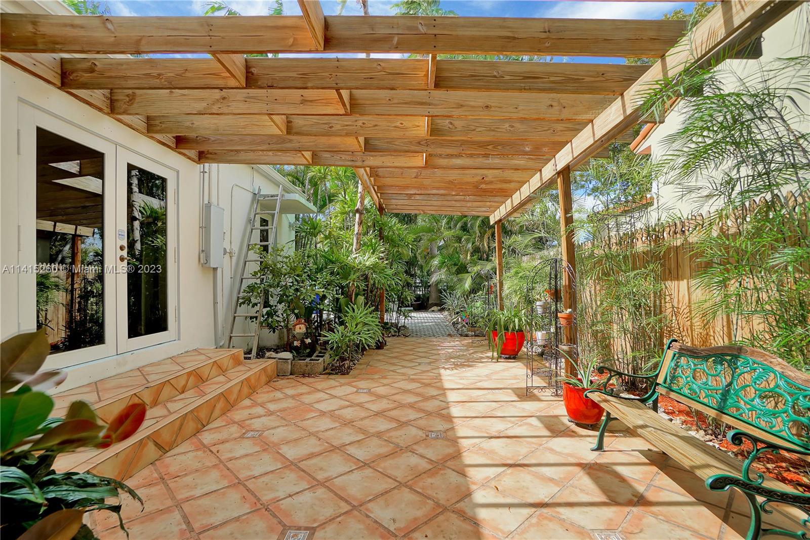 BRICKELL ESTATES - Residential