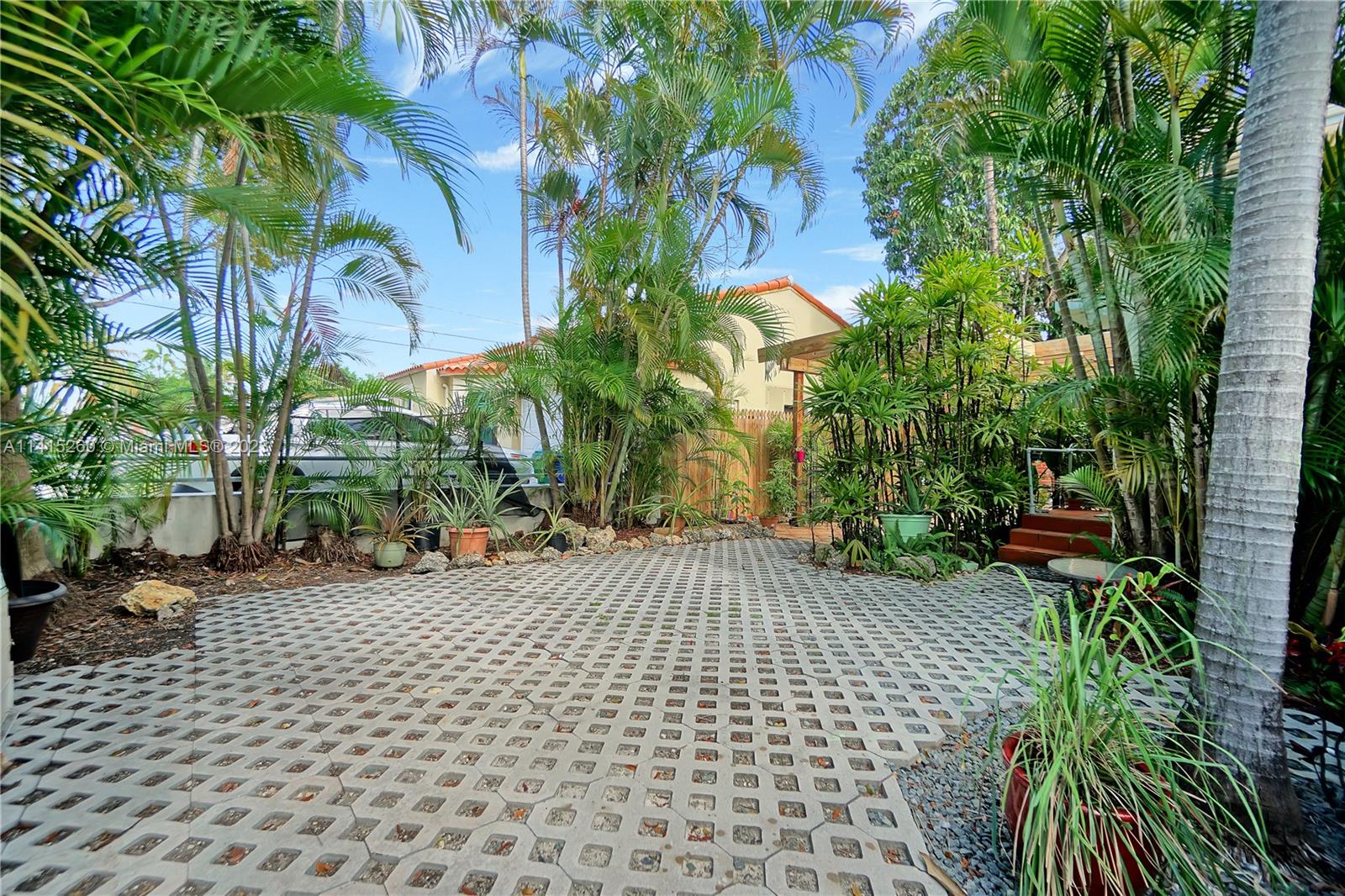 BRICKELL ESTATES - Residential