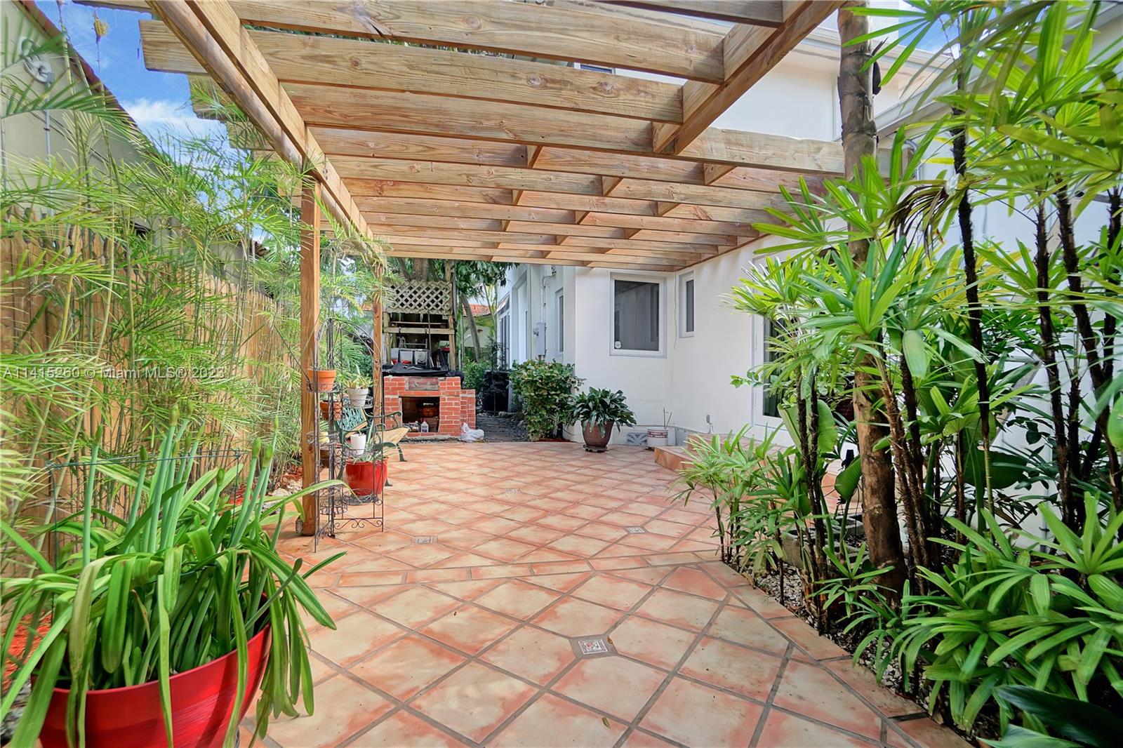 BRICKELL ESTATES - Residential