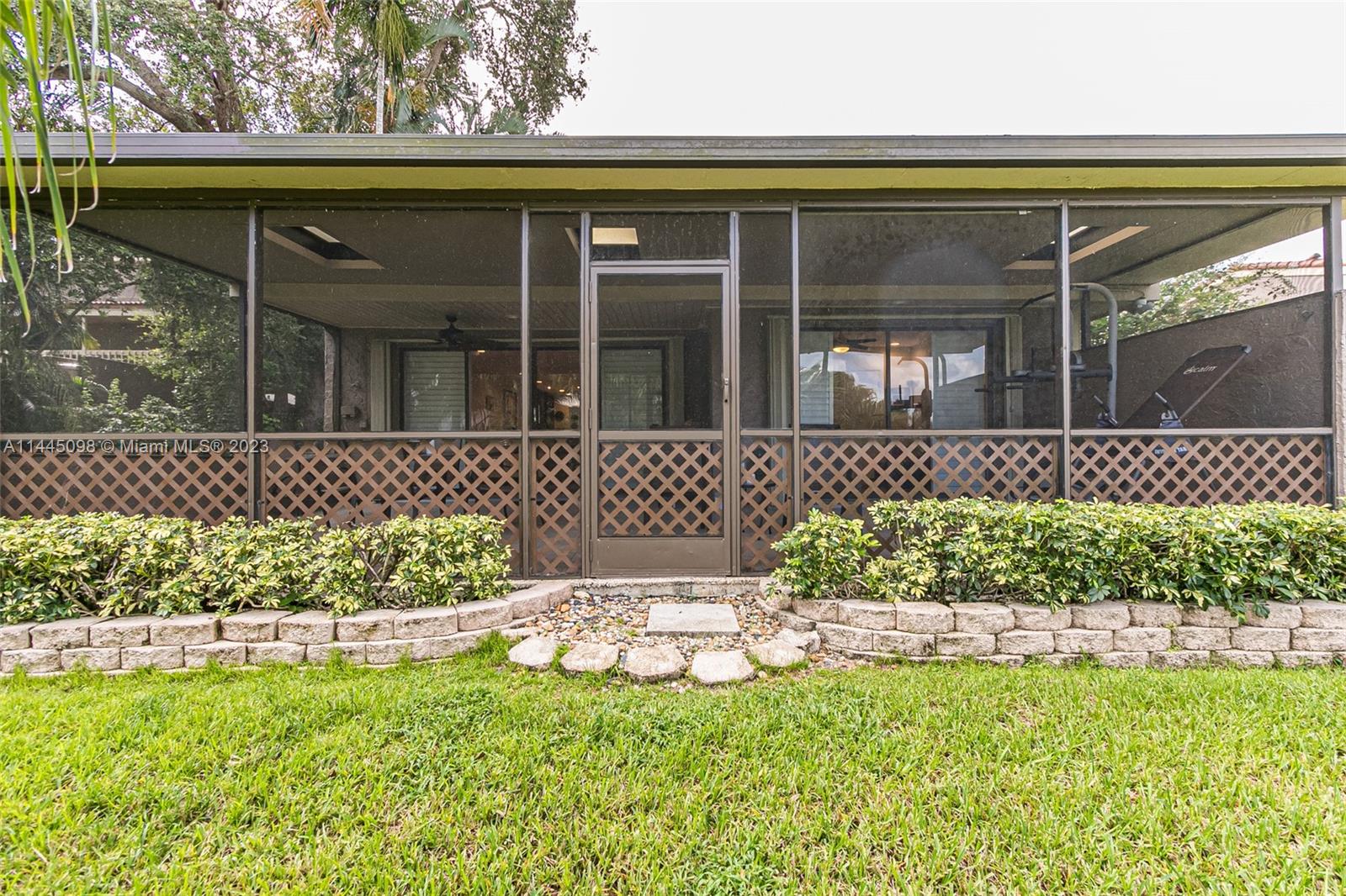 Townhouses  Emerald Hills - Residential