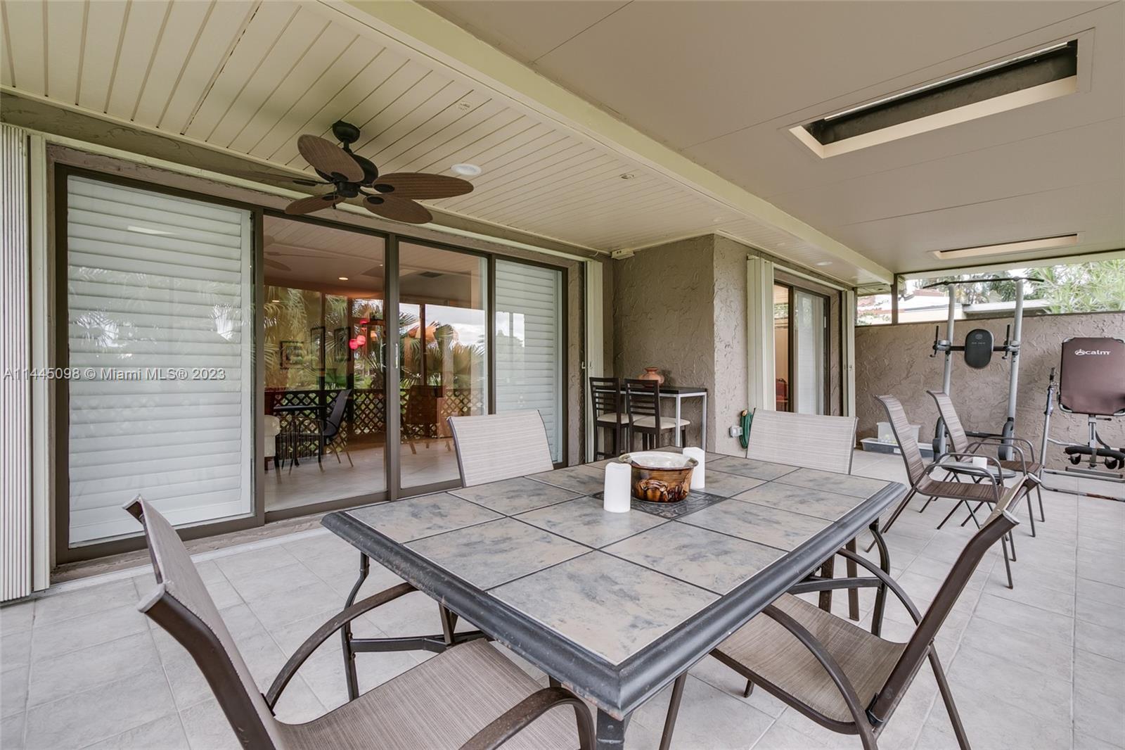 Townhouses  Emerald Hills - Residential