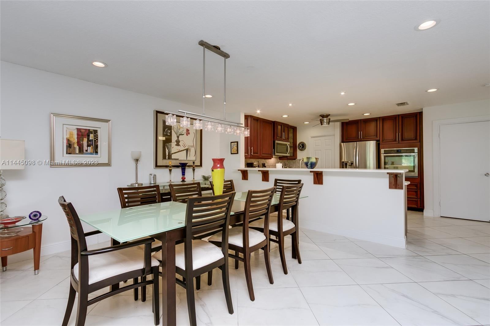 Townhouses  Emerald Hills - Residential