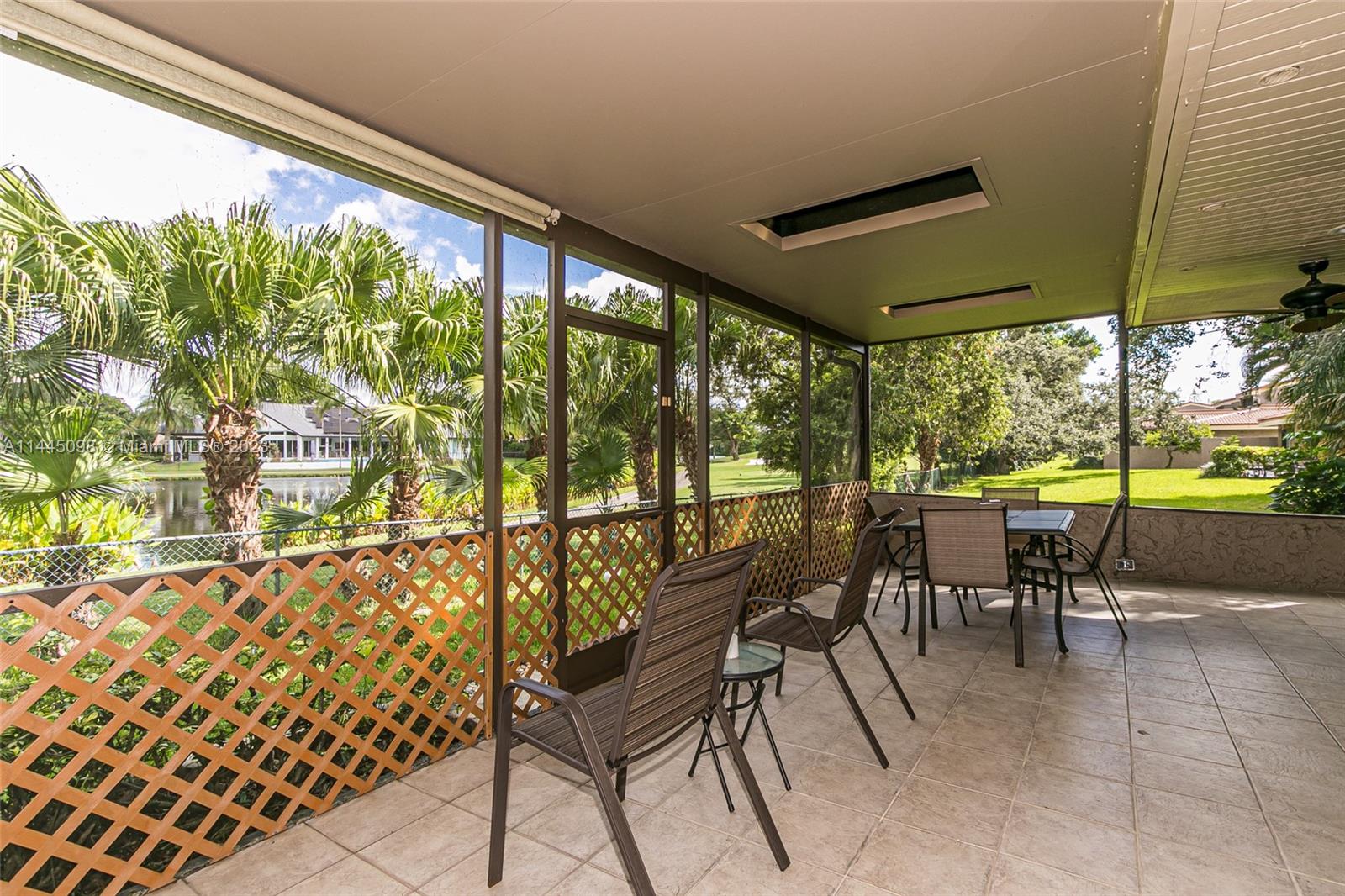 Townhouses  Emerald Hills - Residential