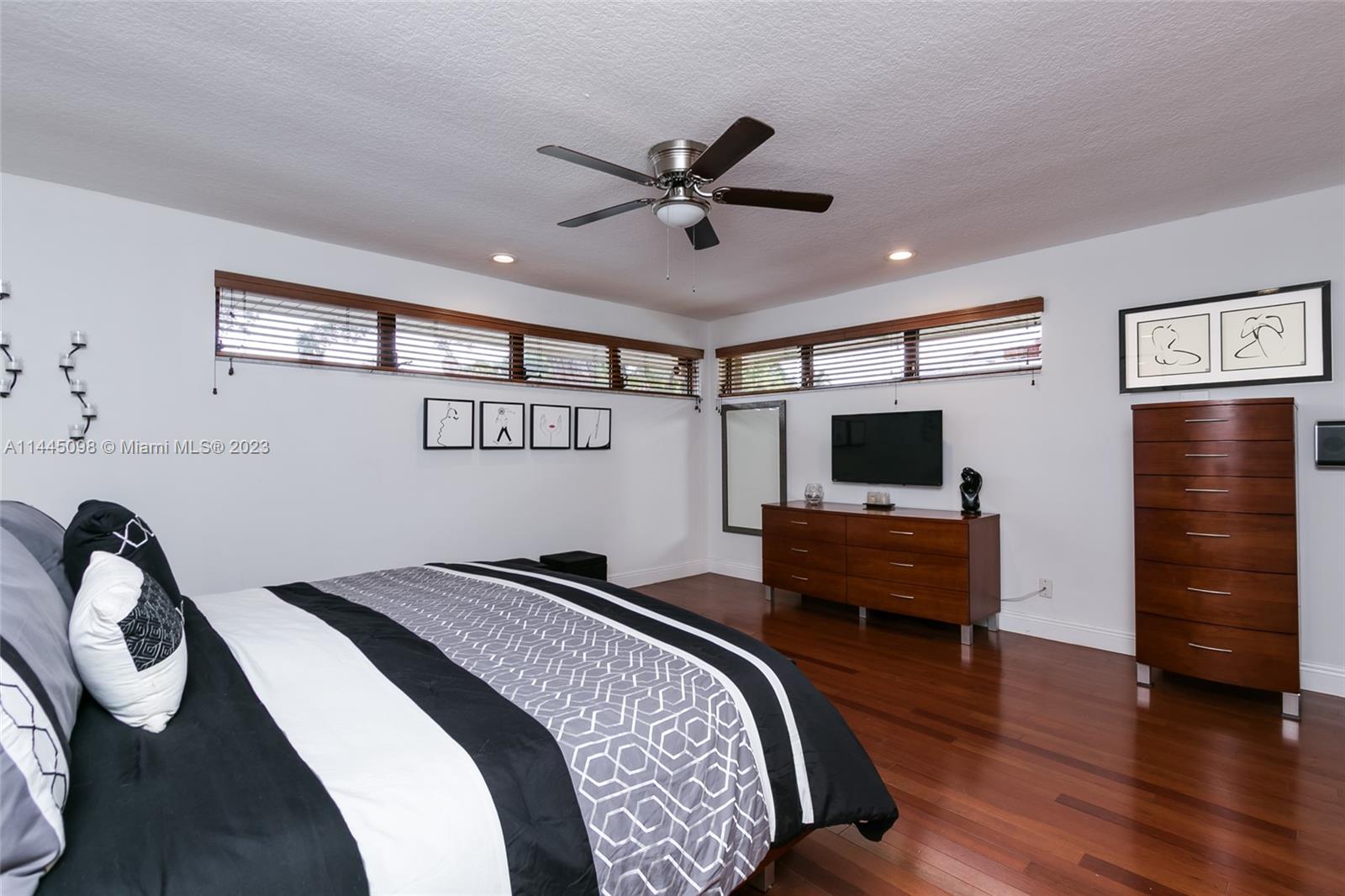 Townhouses  Emerald Hills - Residential