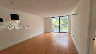 BEAUTIFUL  AND COZY APARTMENT IN AMAZING LOCATION ! GREAT FOR INVESTORS! NO RENTAL RESTRICTIONS. UNIT IS RENTED FOR $1,500 UNTIL JUNE 2025.