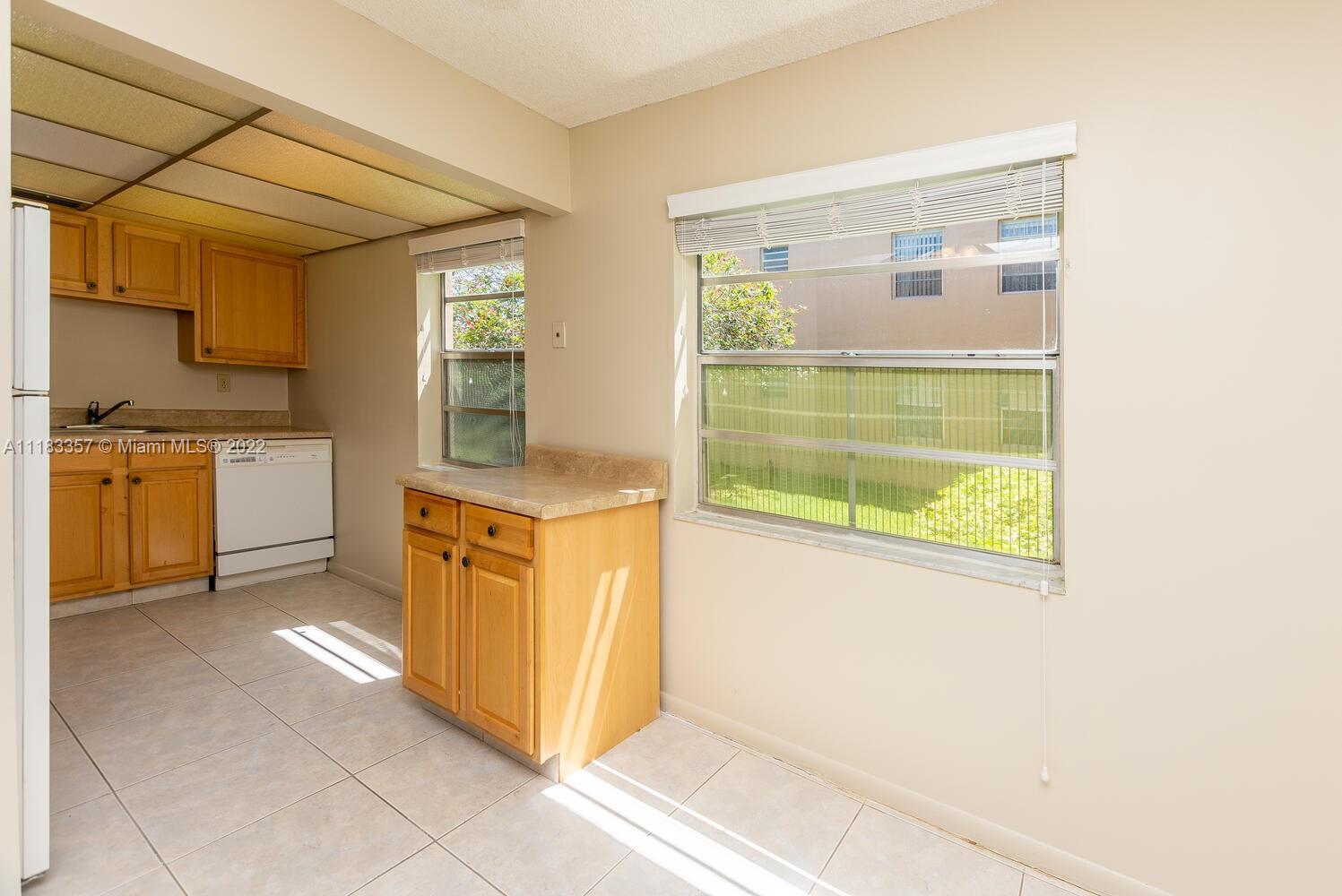 KINGS POINT BURGUNDY COND - Residential