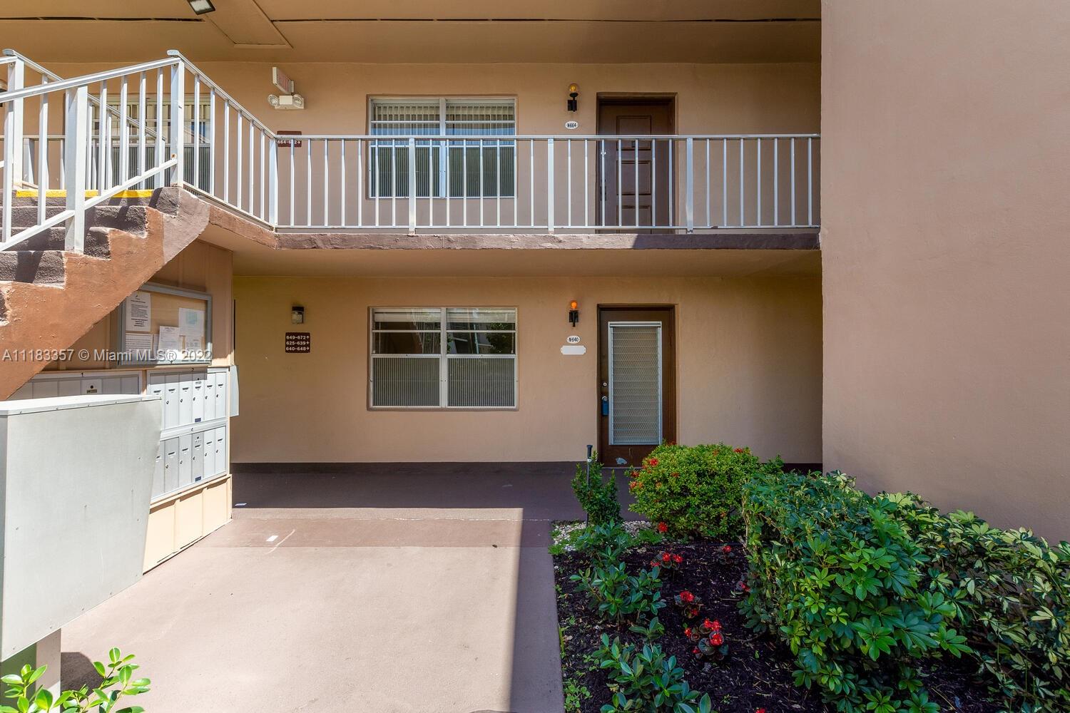 KINGS POINT BURGUNDY COND - Residential