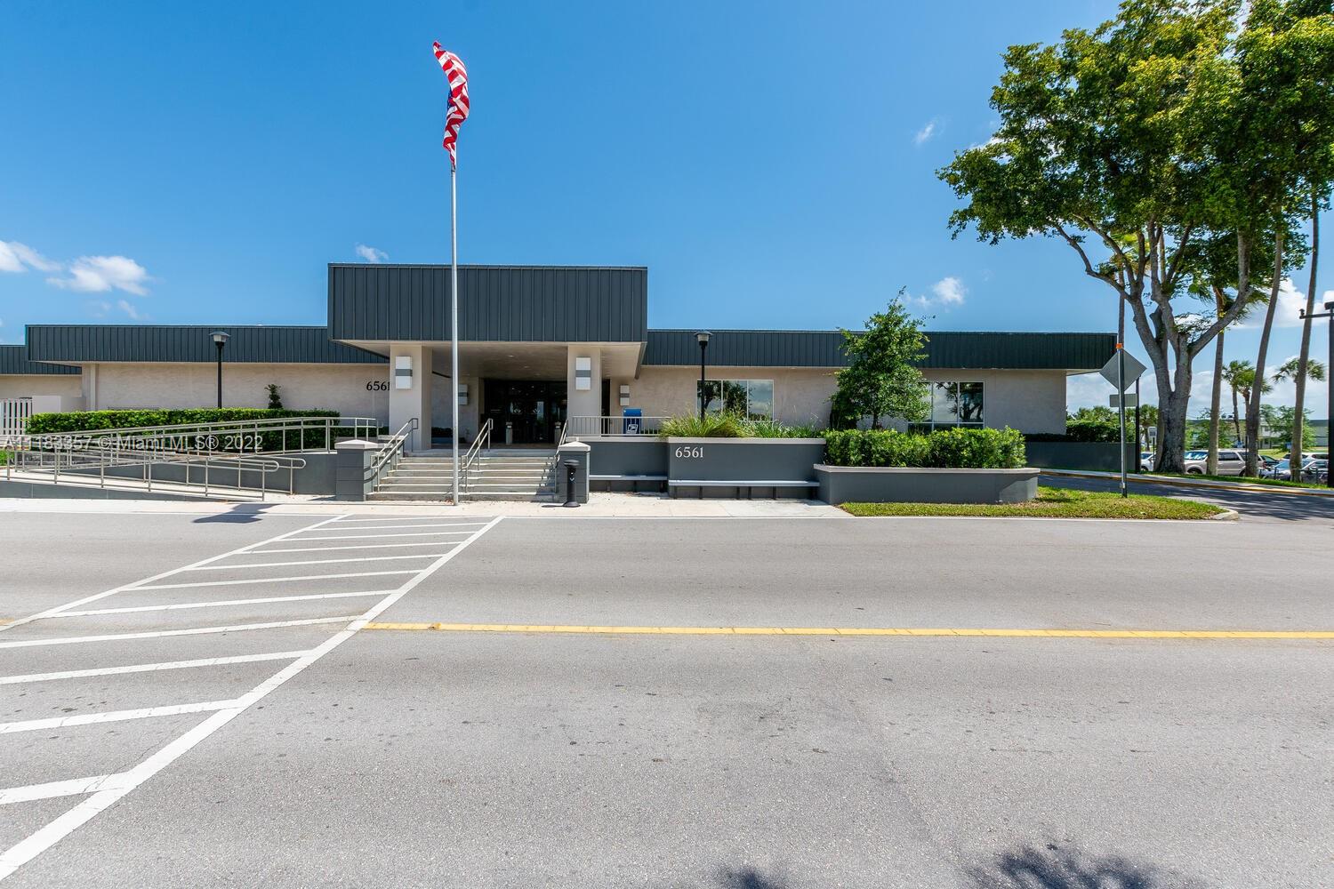 KINGS POINT BURGUNDY COND - Residential