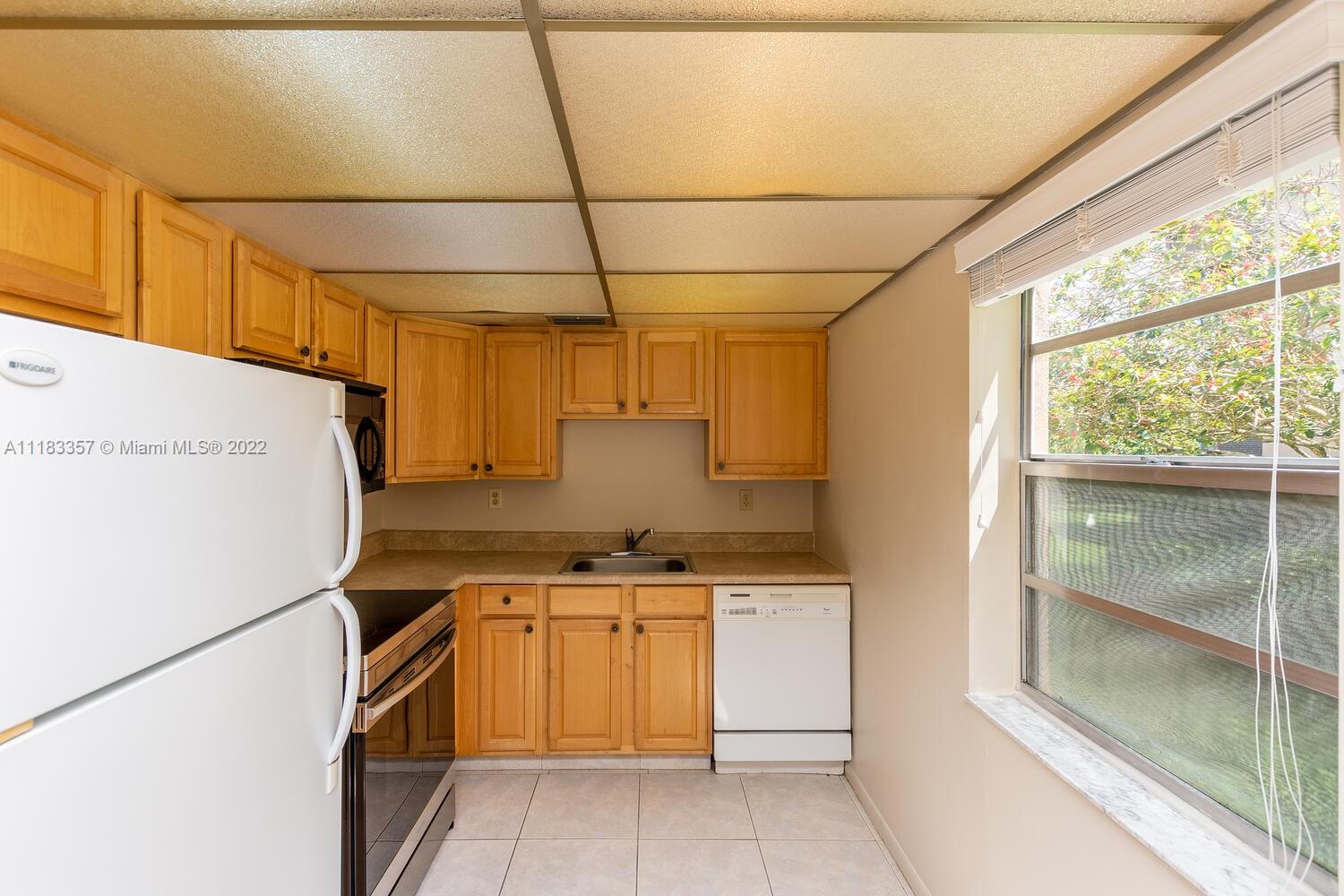 KINGS POINT BURGUNDY COND - Residential