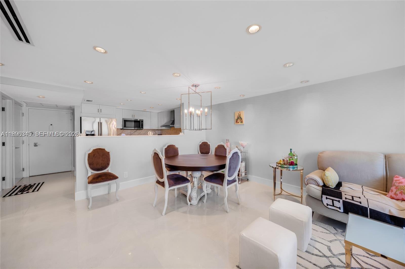 5838 CONDOMINIUM - Residential