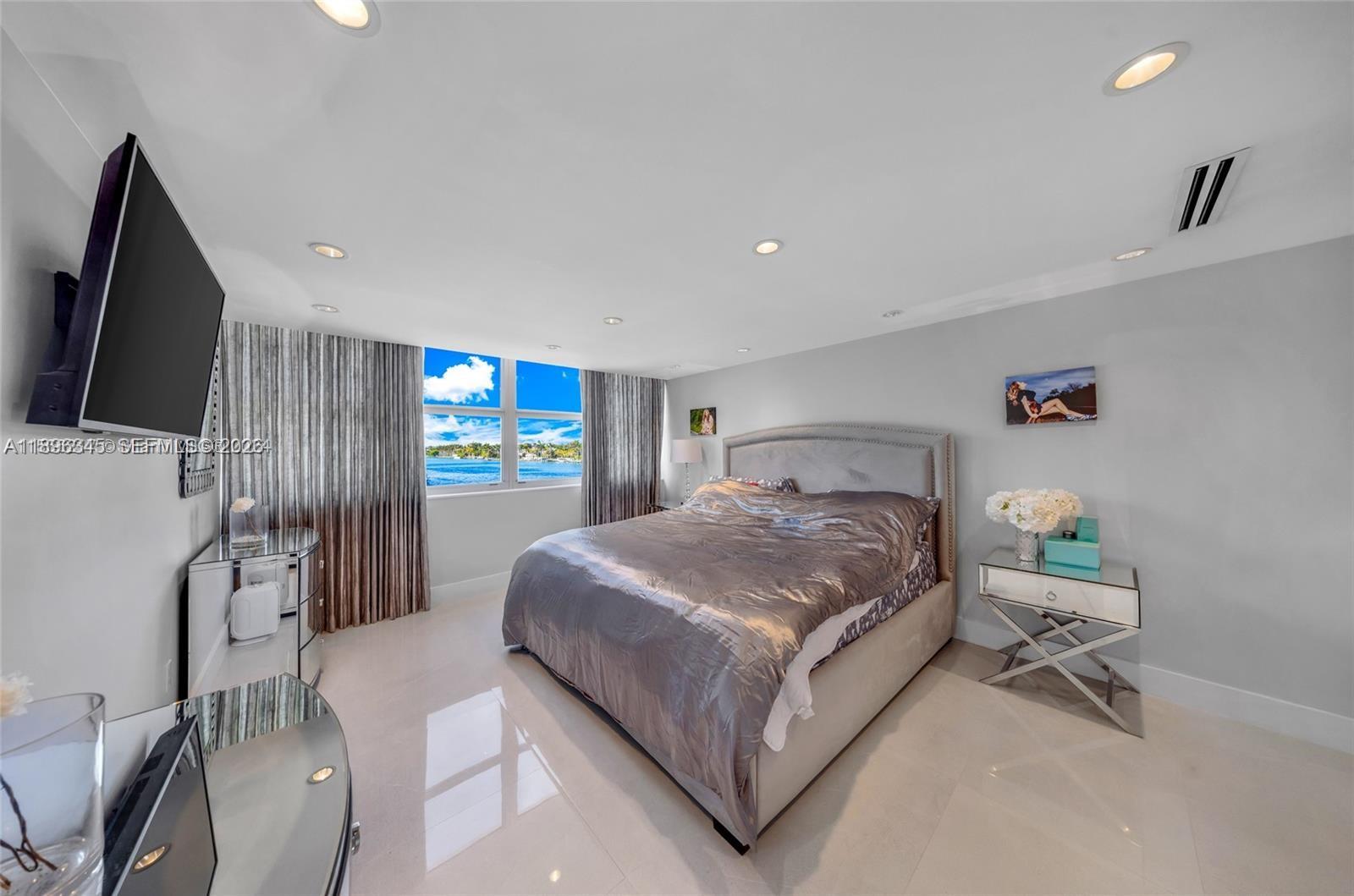 5838 CONDOMINIUM - Residential