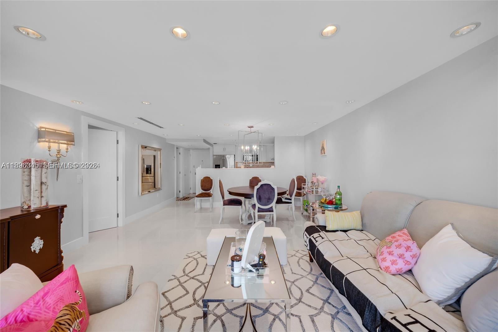 5838 CONDOMINIUM - Residential