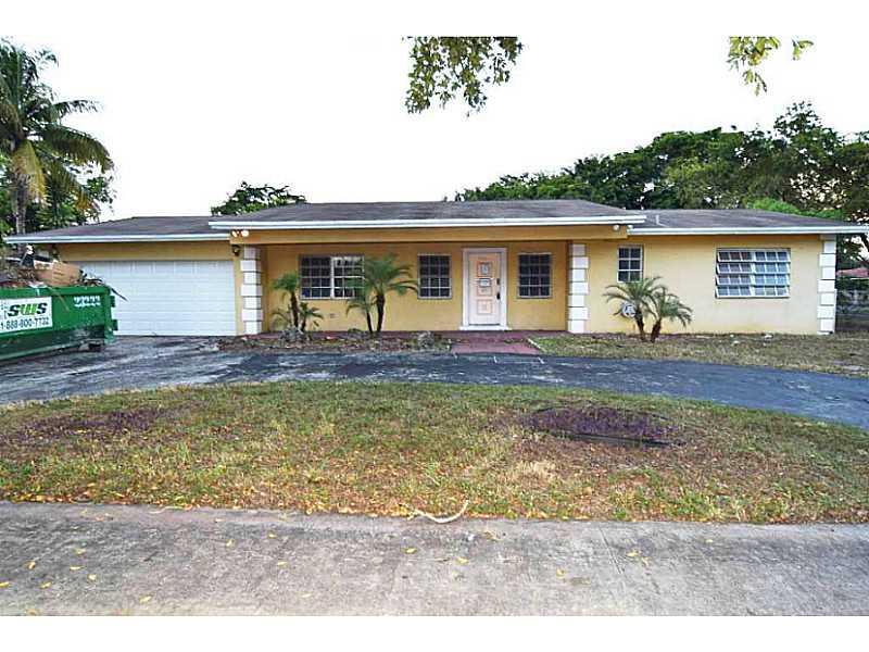 CORPORATE OWNED FORECLOSURE SOLD AS IS, IN GROUND POOL AND OVERSIZED CORNER LOT. THIS A DIAMOND IN THE ROUGH. AWESOME FLOORPLAN 5 BEDROOMS SPLIT PLAN AND 3 FULL BATHS. SEPARATE LAUNDRY, FORMAL DINING AND HUGE FAMILY ROOM. THIS IS YOUR OPORTUNITY TO REMODE L TO YOUR TASTE AND ENJOY THE REWARD! Multiple offers, highest and best due 11/4/15.