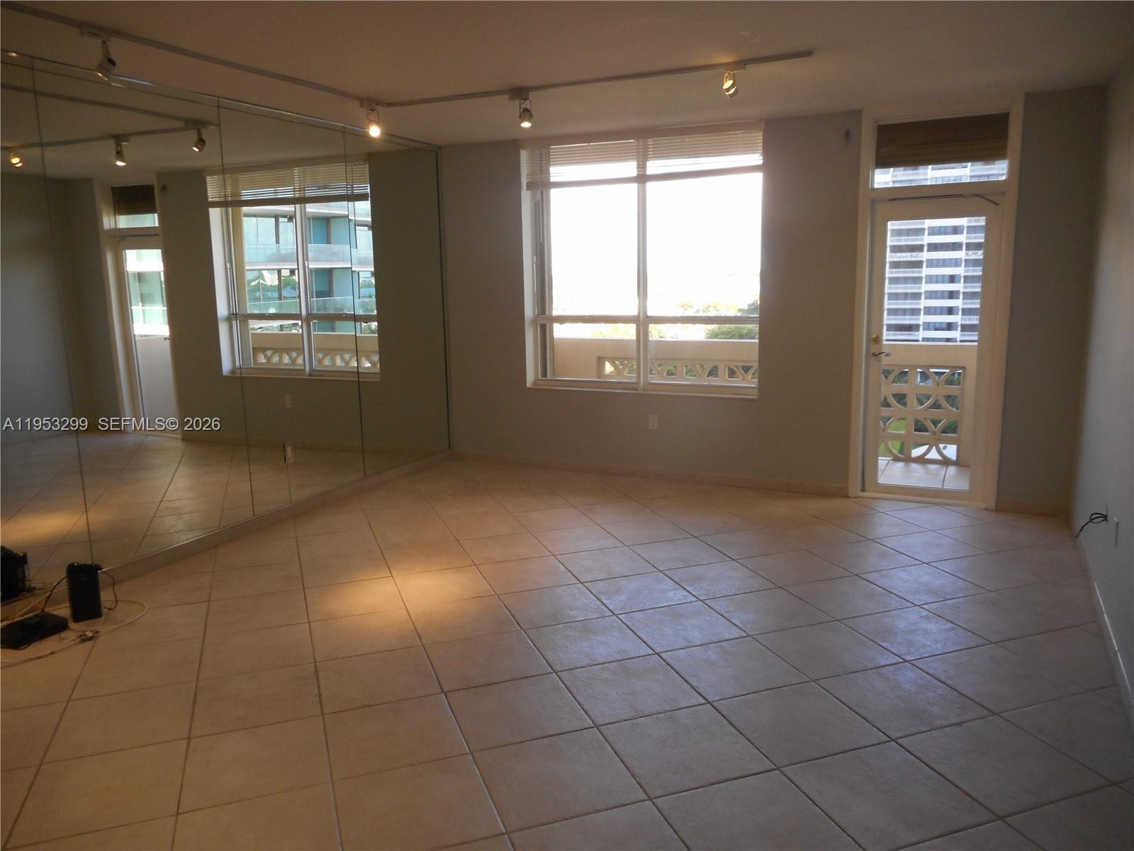 THE PLAZA OF BAL HARBOUR - Residential