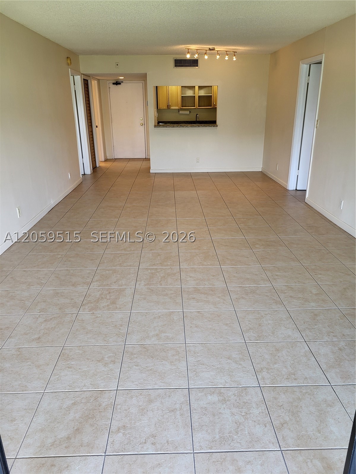 BUILDING NINE OF RACQUET - Residential