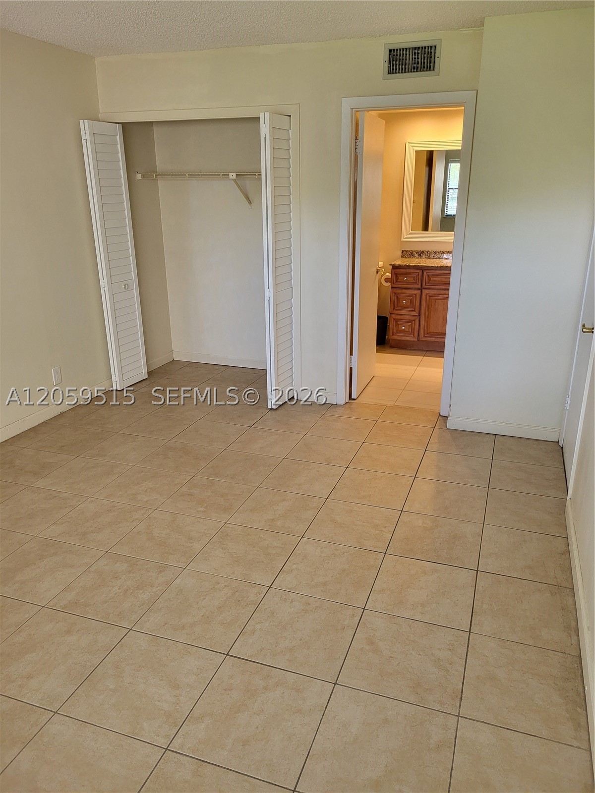 BUILDING NINE OF RACQUET - Residential