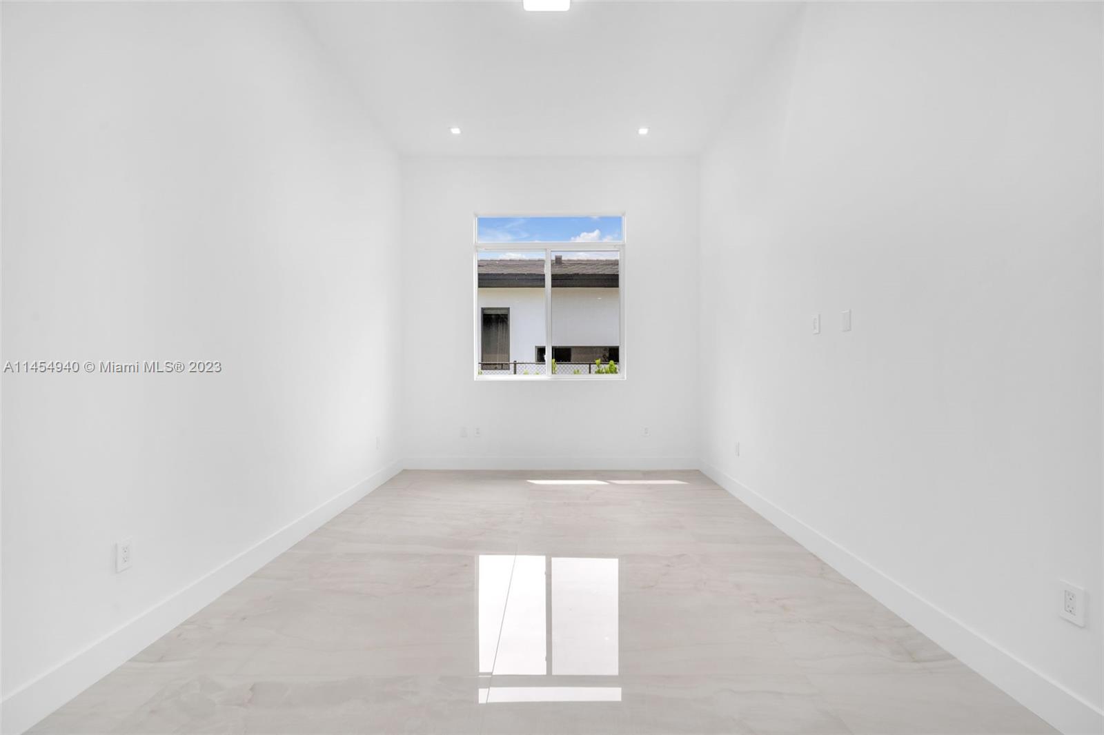 KILLIAN OAKS - Residential