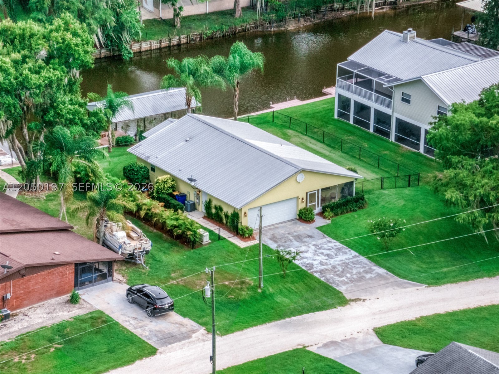LAKE ISTOKPOGA CANALS - Residential