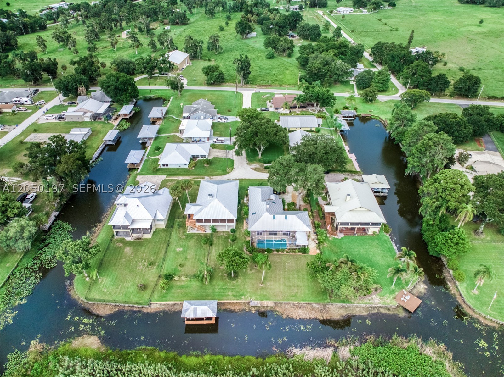 LAKE ISTOKPOGA CANALS - Residential