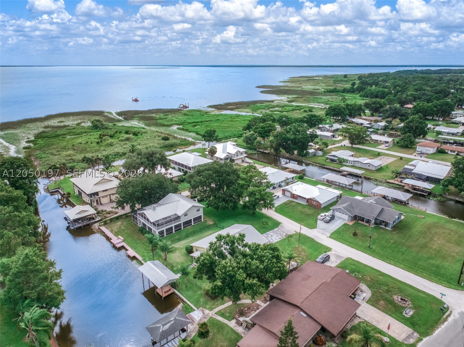 LAKE ISTOKPOGA CANALS - Residential