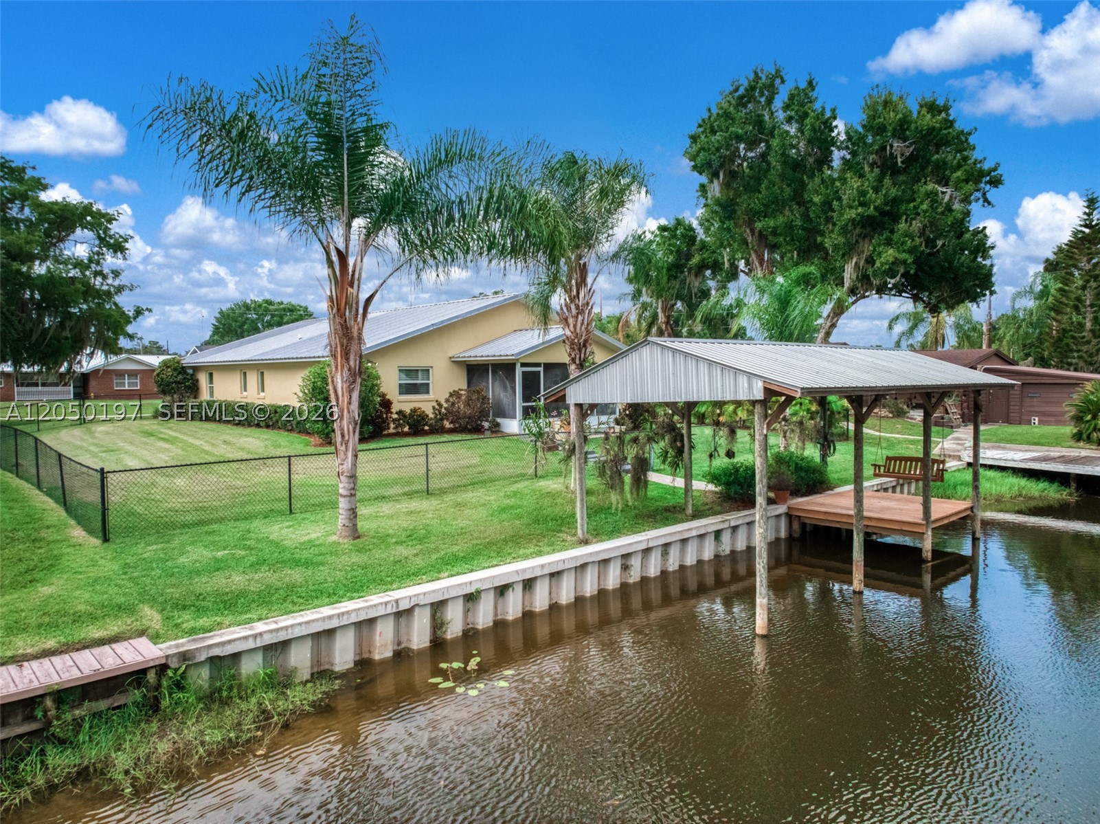 LAKE ISTOKPOGA CANALS - Residential