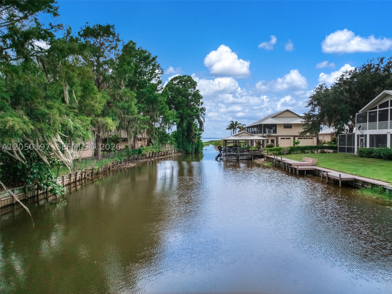 LAKE ISTOKPOGA CANALS - Residential