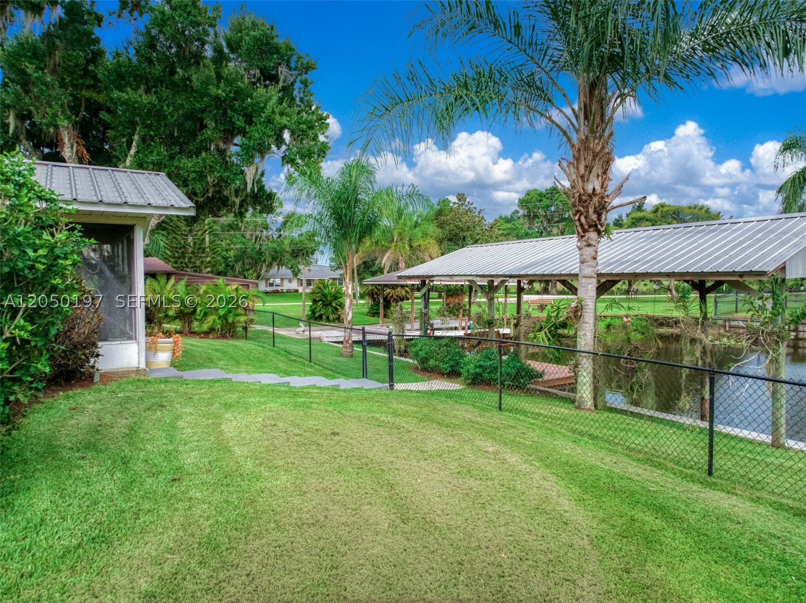 LAKE ISTOKPOGA CANALS - Residential