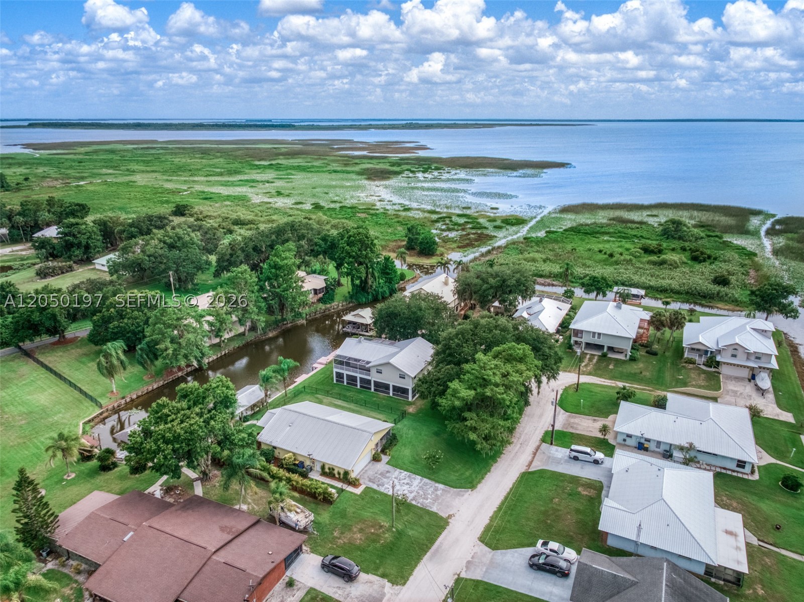 LAKE ISTOKPOGA CANALS - Residential