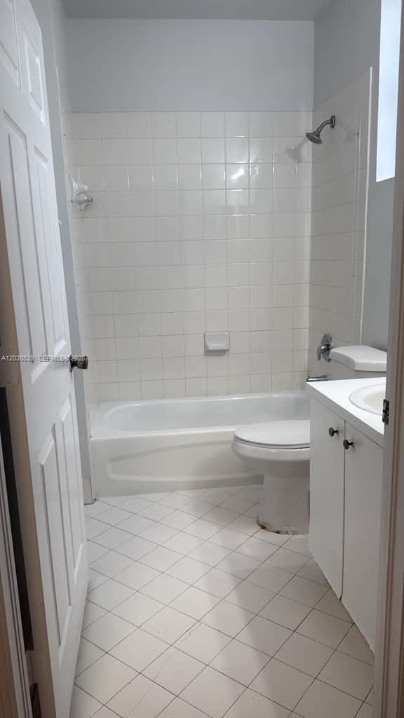 VILLAS AT CARMEL CONDO NO - Residential Lease