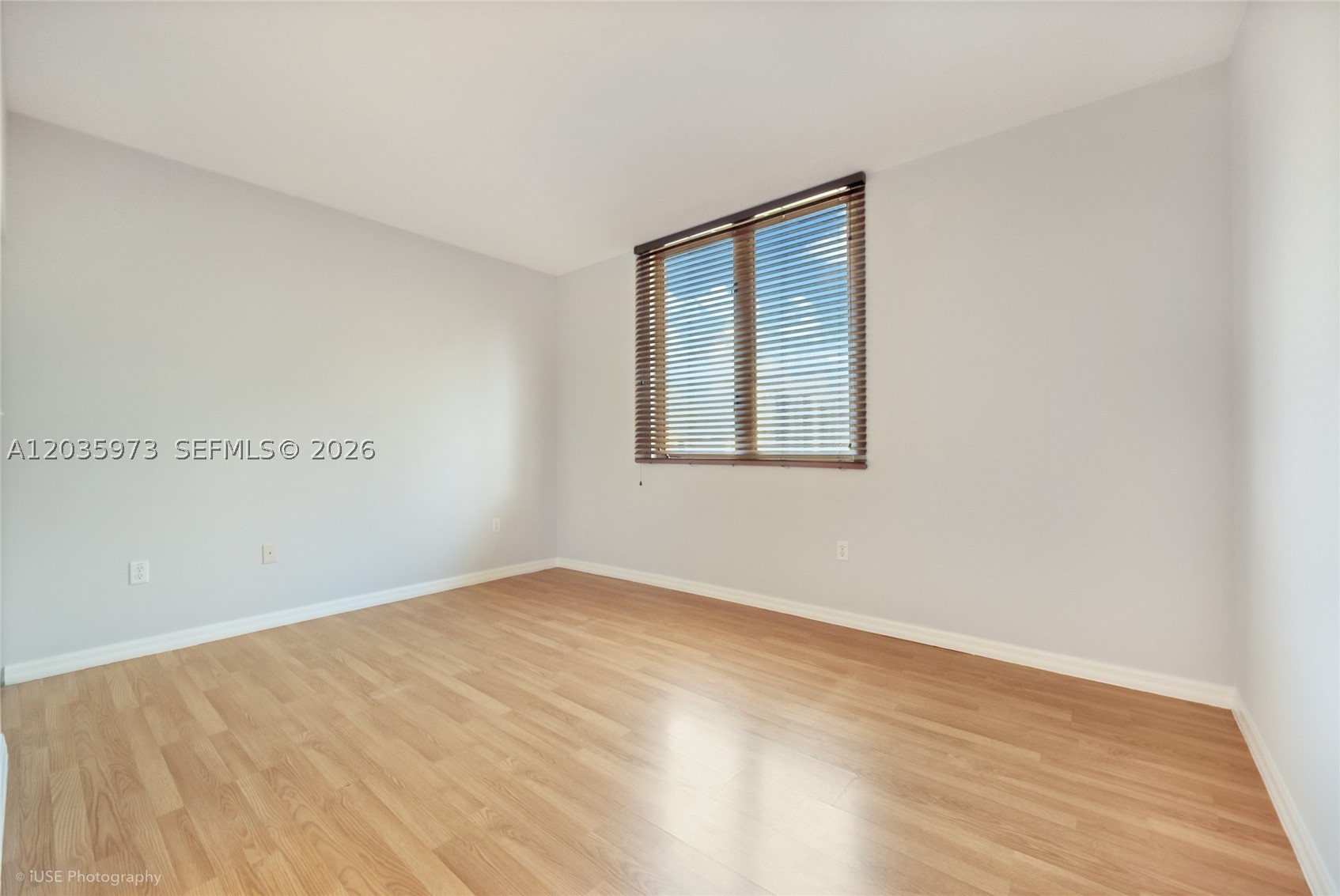DIXIE GROVE RESIDENCES CO - Residential Lease