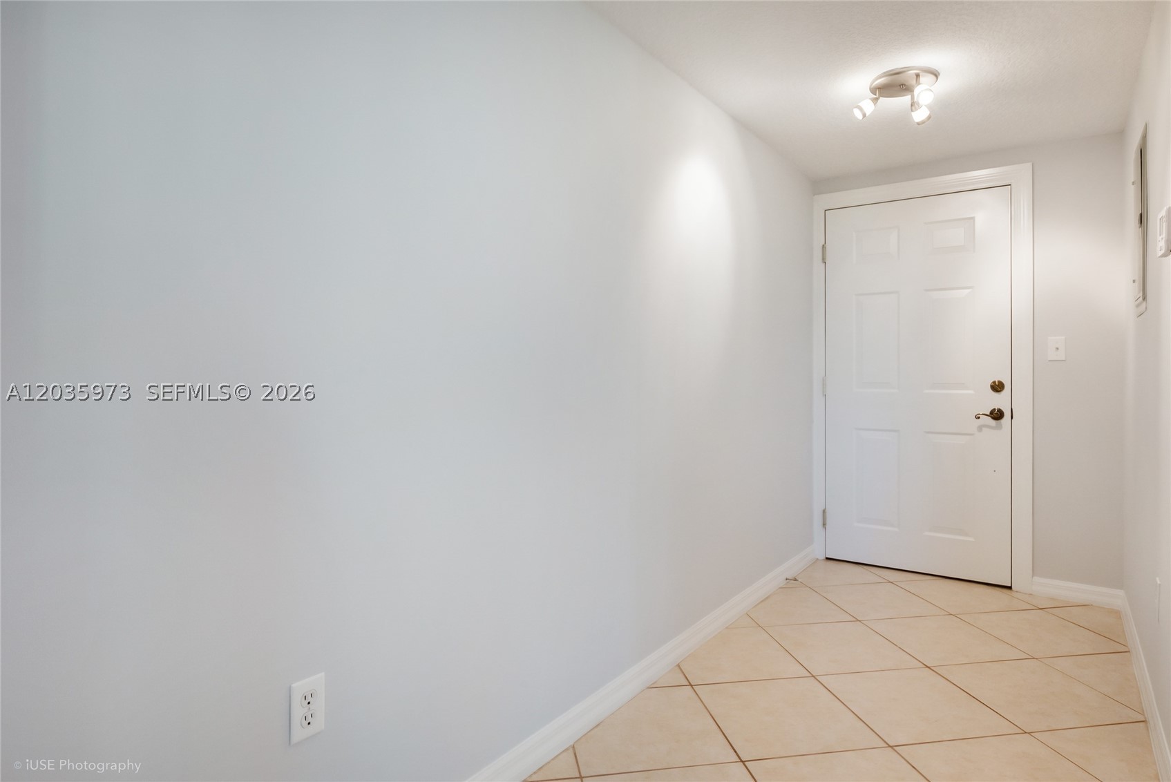 DIXIE GROVE RESIDENCES CO - Residential Lease