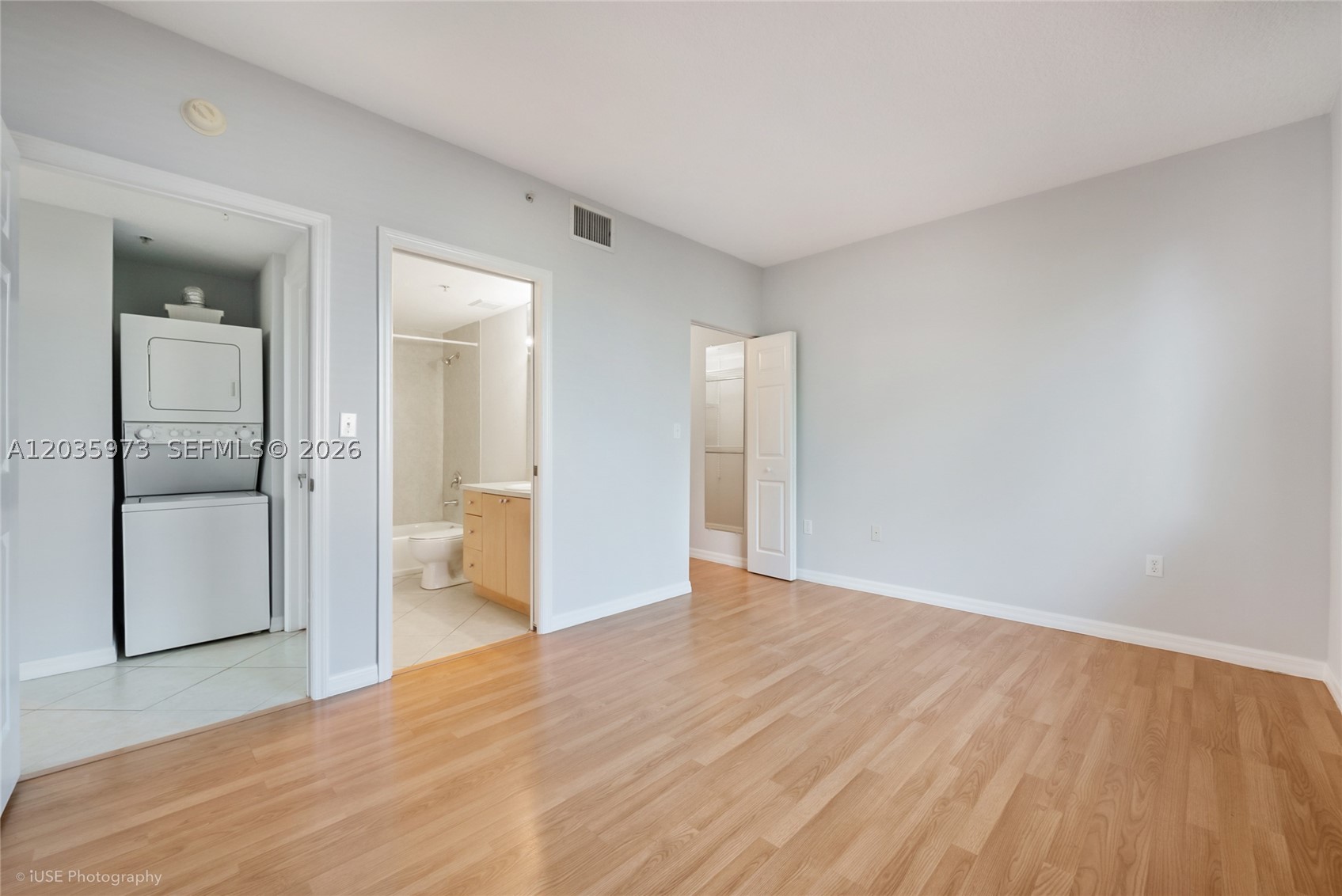 DIXIE GROVE RESIDENCES CO - Residential Lease