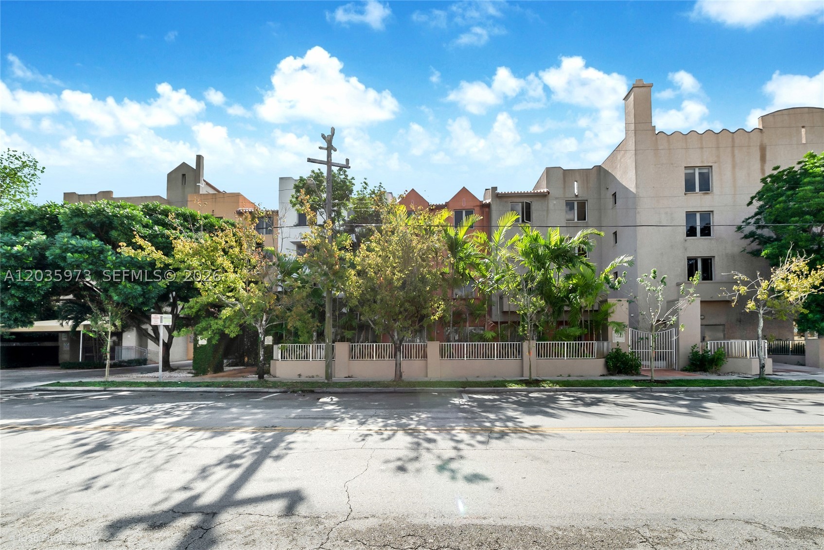 DIXIE GROVE RESIDENCES CO - Residential Lease