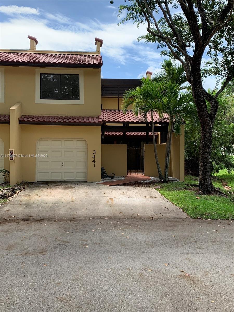 An Awesome Community in the city of Doral. Centrally located with three entrance and exit gates. Natural Lakes. Golf Course Club with Restaurant. 24 HRS Security Rover.