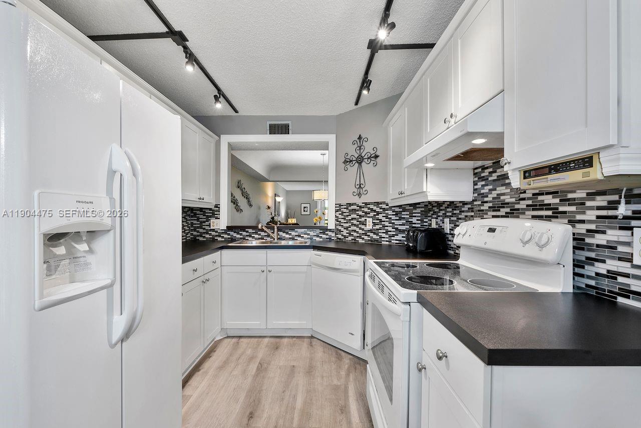 BARWOOD CONDO - Residential