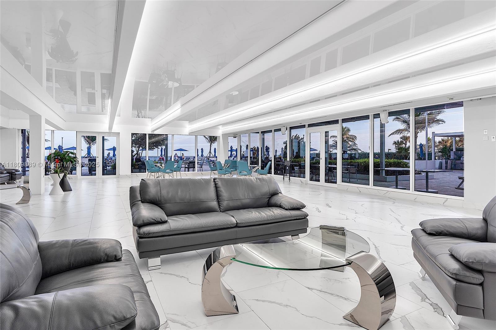 LA MER ESTATES SOUTH COND - Residential