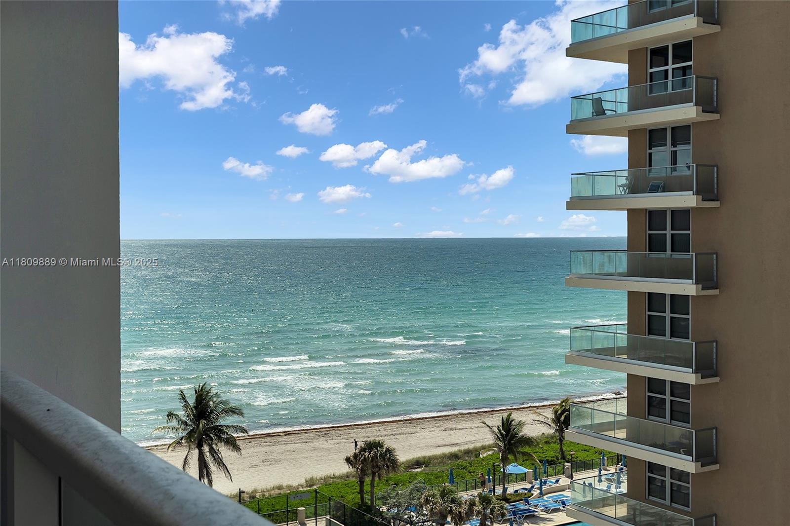 LA MER ESTATES SOUTH COND - Residential