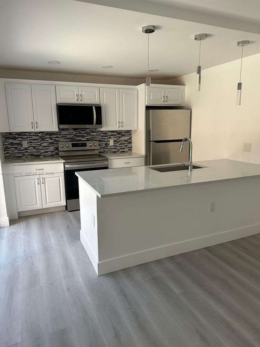 WATERSIDE LUXURY TOWNHOME - Residential
