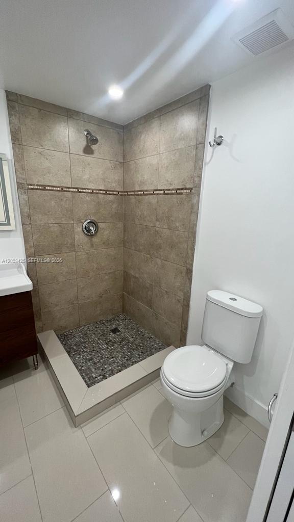 WATERSIDE LUXURY TOWNHOME - Residential