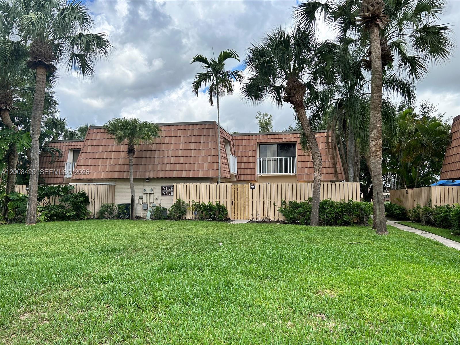 Waterside Luxury Townhomes. Quiet community, 2 bedroom 2.5 bath two story townhouse with private fenced in courtyard. Two parking spaces right out front. Tennis courts, pool, spa, business and fitness center steps away. Close to 95, shops, restaurants and new baseball park. Completely Renovated.  BRING YOUR BEST OFFER.