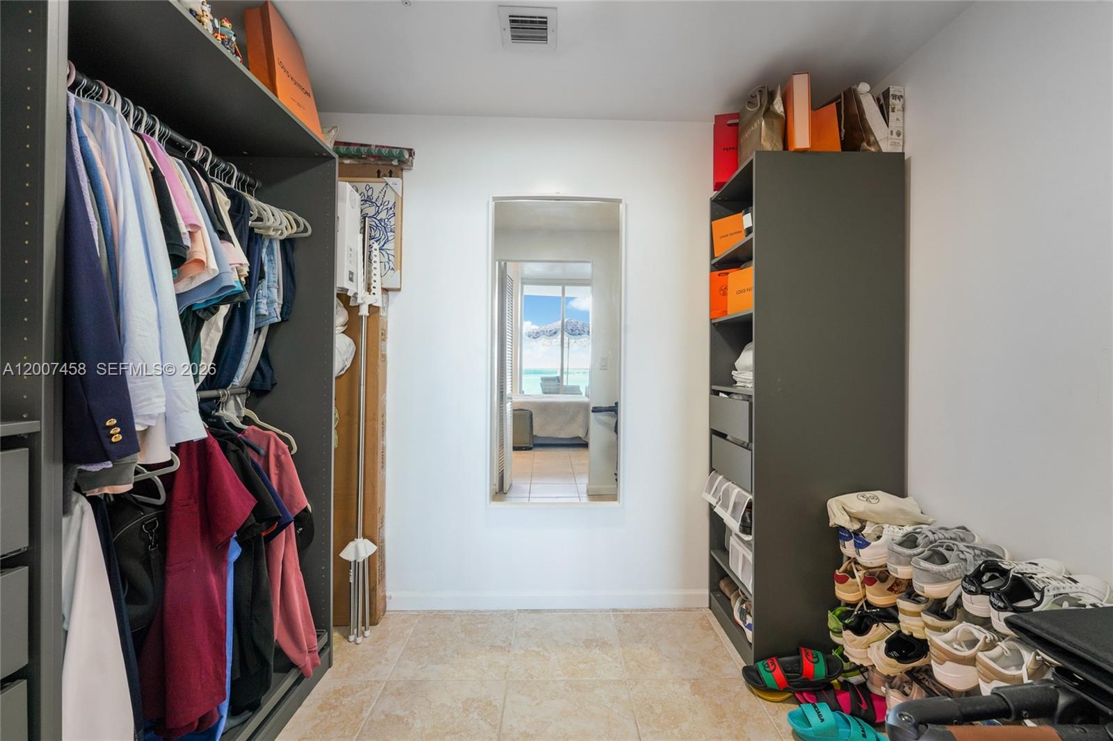 NEW WAVE CONDO - Residential