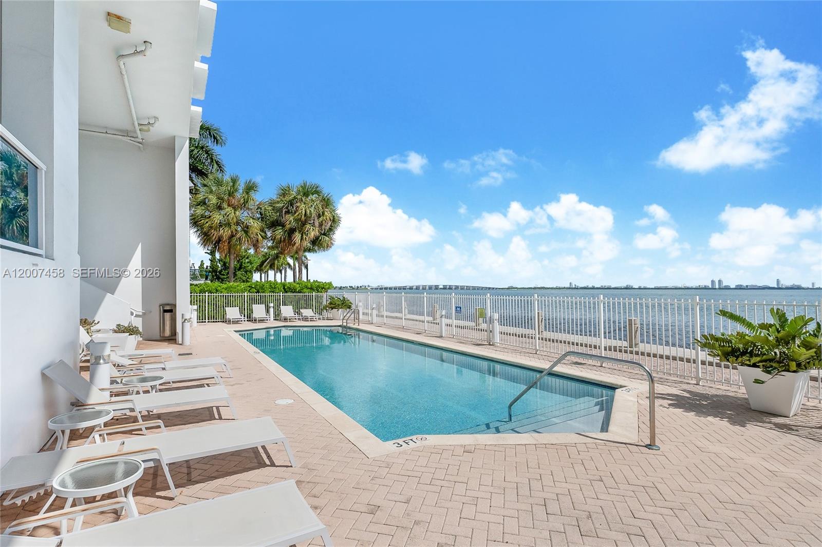 NEW WAVE CONDO - Residential