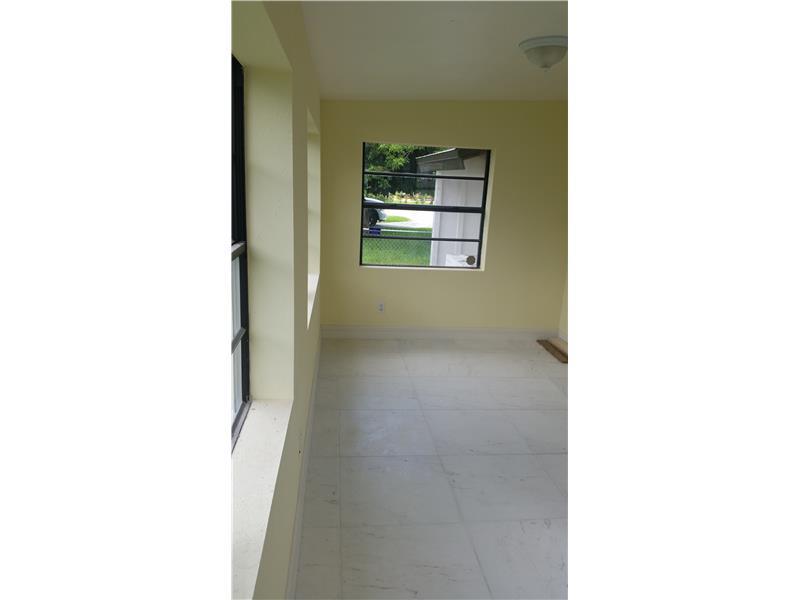 24 52 41 BISC GDNS SEC E - Residential