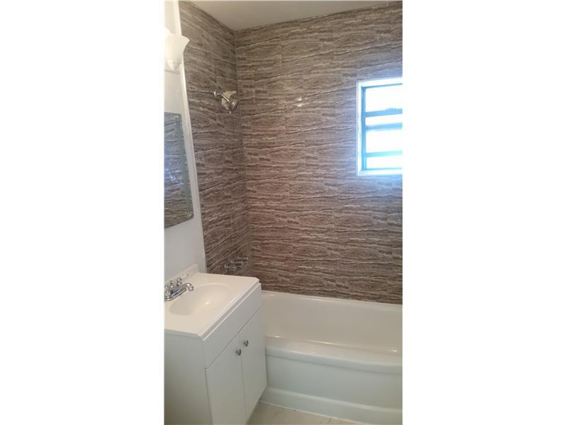 24 52 41 BISC GDNS SEC E - Residential
