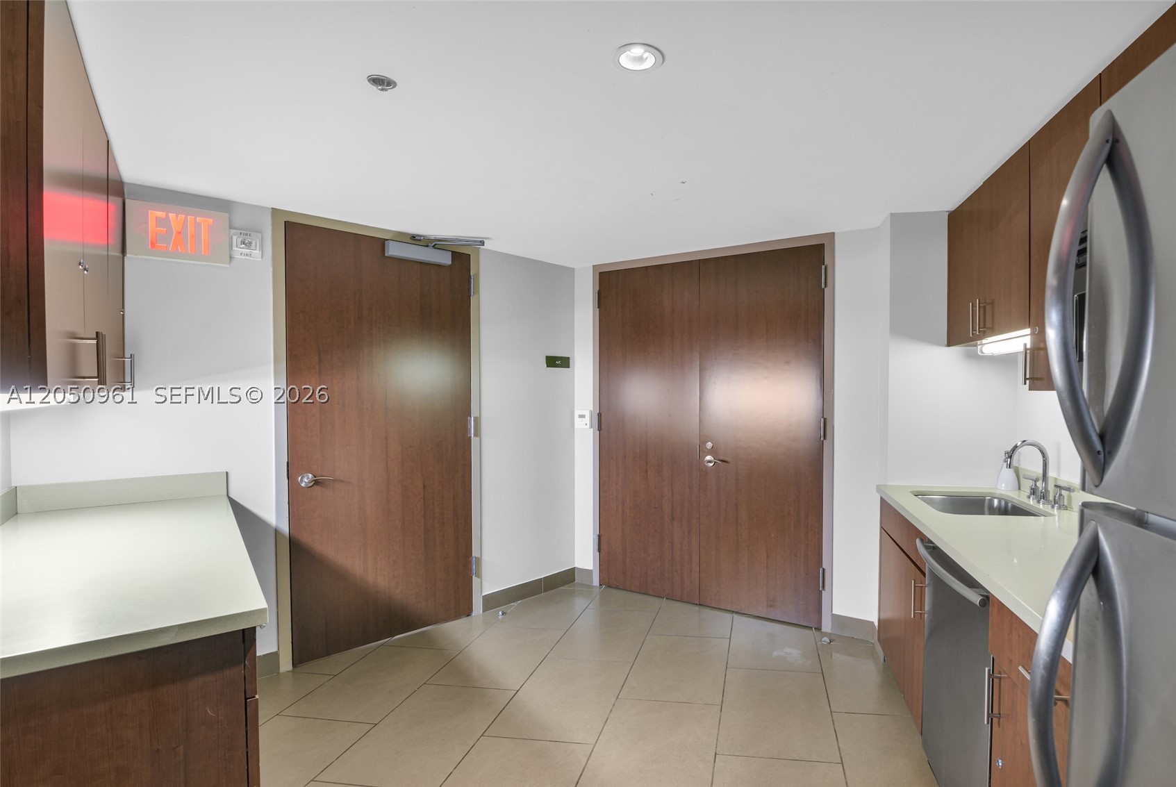 TAO SAWGRASS CONDOMINIUM - Residential Lease