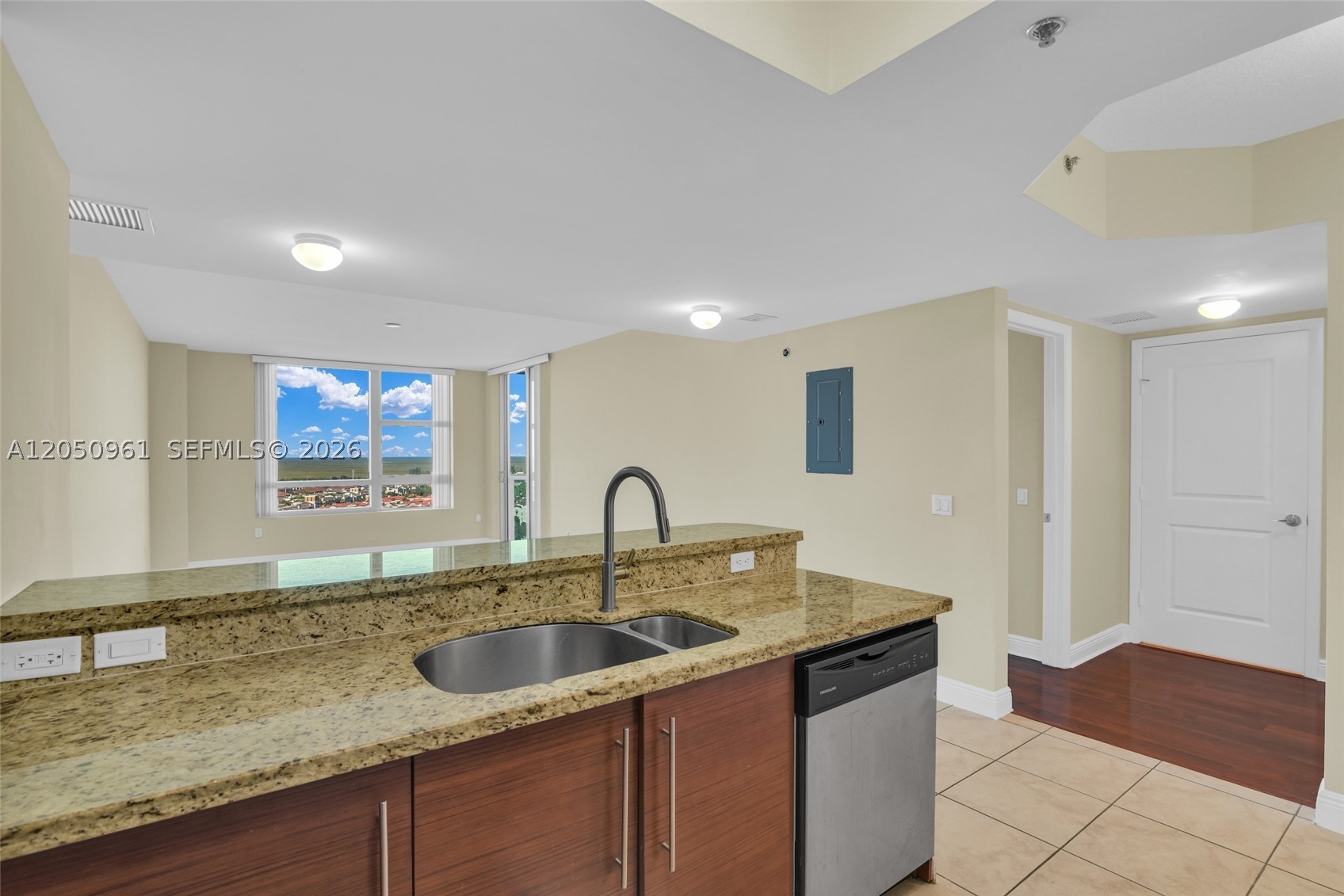 TAO SAWGRASS CONDOMINIUM - Residential Lease
