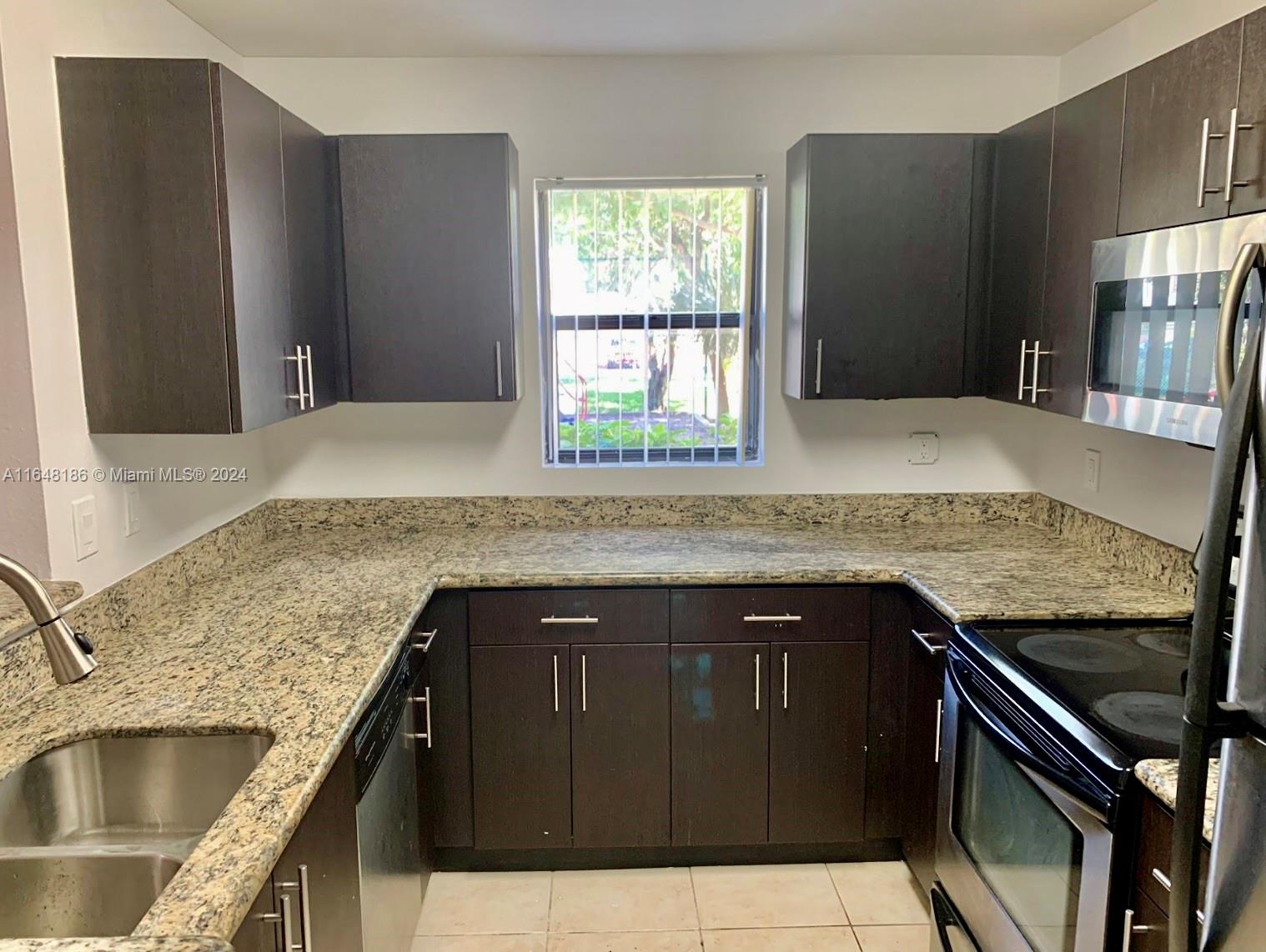 PRESERVE AT AVERY LAKES - Residential Lease
